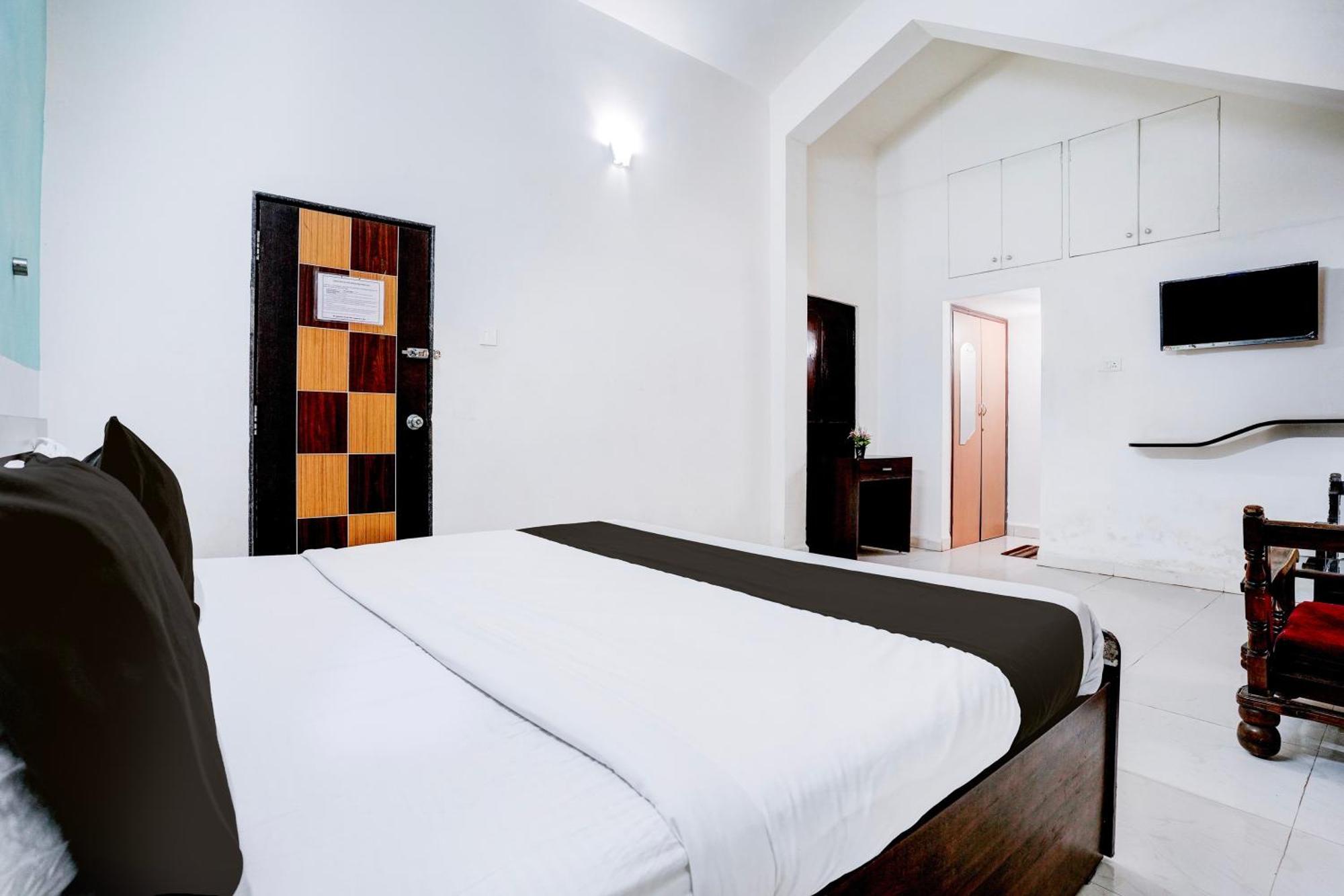 Oyo Flagship Triple Beach Guest House Benaulim Buitenkant foto