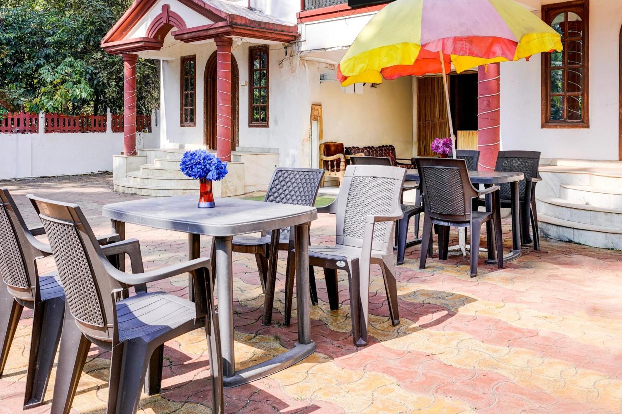 Oyo Flagship Triple Beach Guest House Benaulim Buitenkant foto